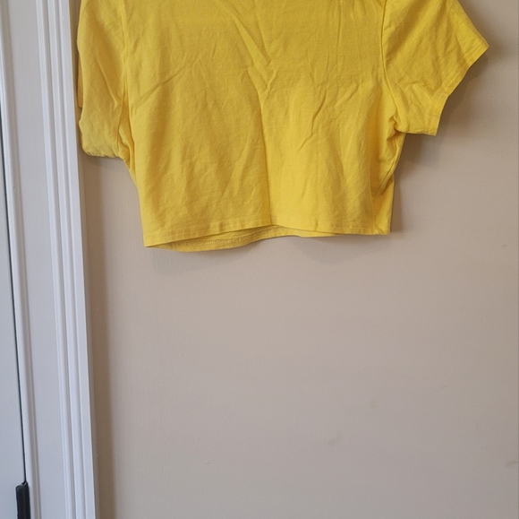 "NO BRA CLUB" Cropped T Shirt - Picture 2 of 4